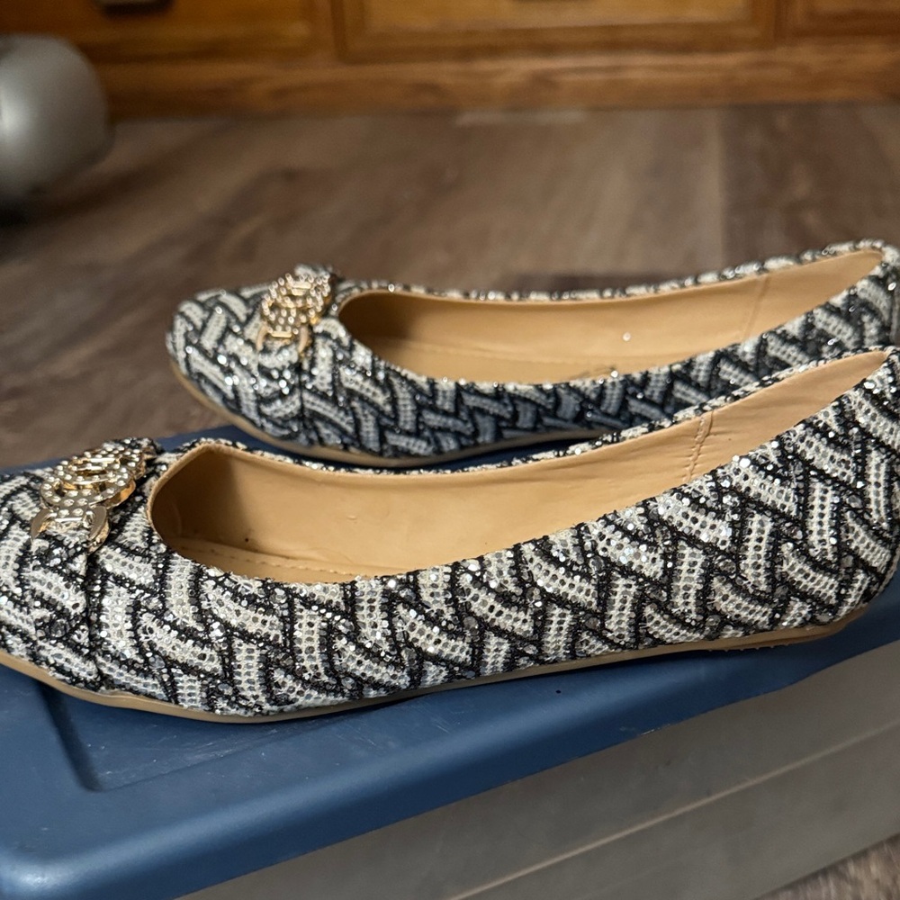 Lady Mily Women's Black and Gold Flats - Picture 3 of 6